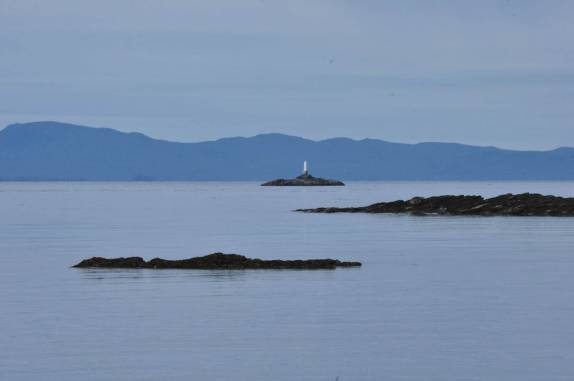 Canal de mar em frente à trilha de Metlakatla, na área de Prince Rupert, na British Columbia, oeste do Canadá